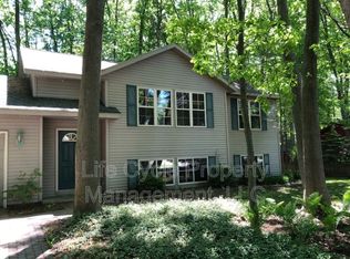 3536 Hollywood Dr, Holland, MI 49424