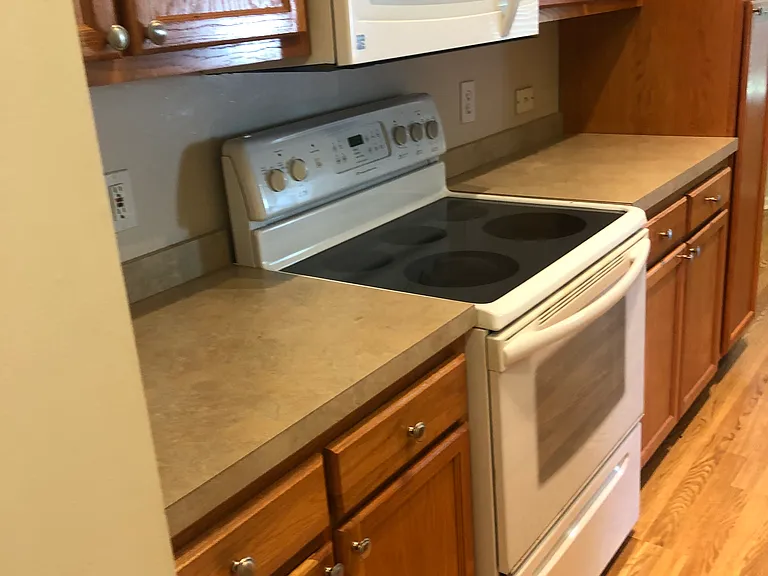 912 Elderberry Ln — Photo 3