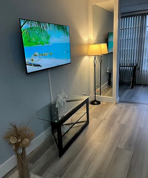 Smart TV and free Wi-Fi