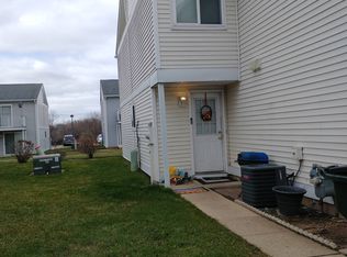 489 Meadow Green Ln, Round Lake Beach, IL 60073