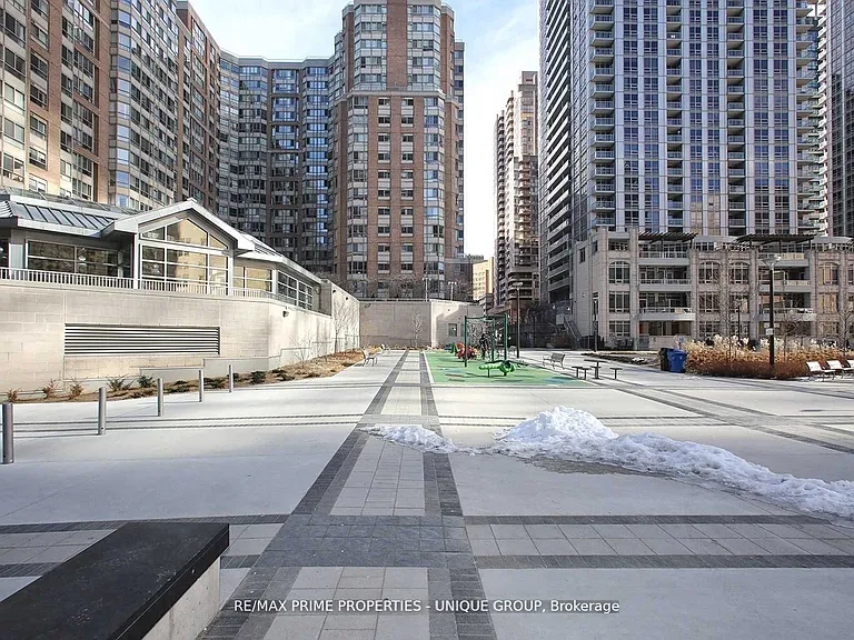 386 Yonge St #1707 — Photo 17