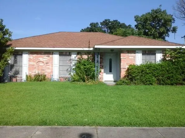 2347 Holiday Dr, New Orleans, LA 70114
