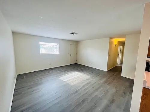 3 bed, 1.0 bath, 1000 sqft, $1,300 — Photo 3