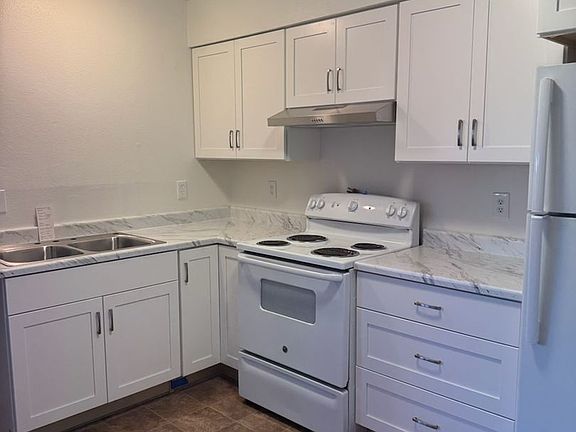 3rd image of 305 Geraldine Rd SE APT A