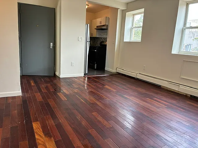 14 Buffalo Avenue — Photo 2