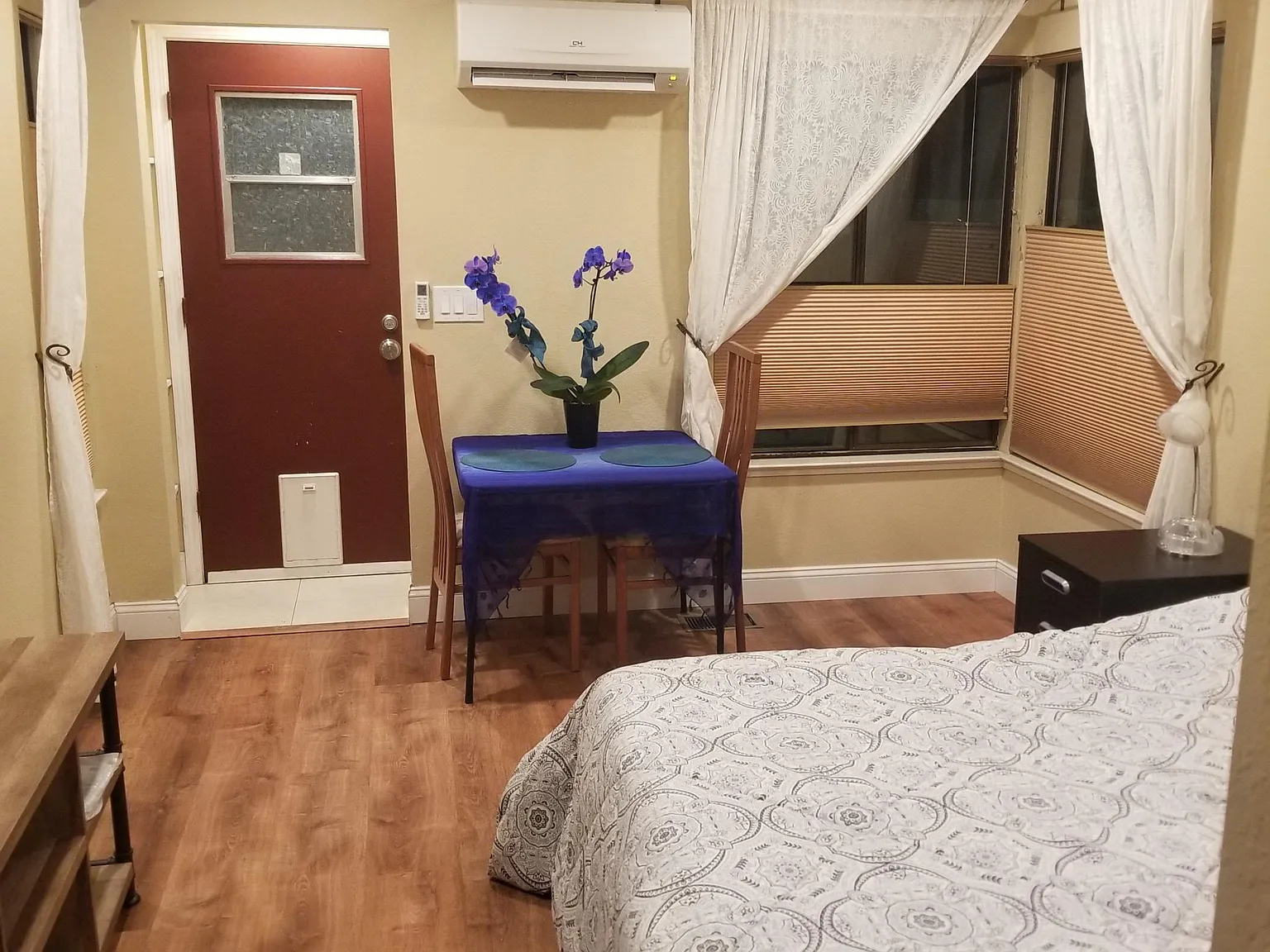 Studio, 350 sqft, $2,900 — Photo 3