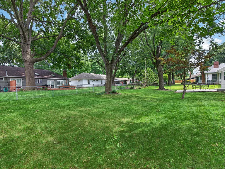 6232 Woodson Rd — Photo 57