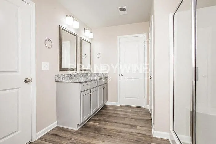 559 Glenmanor Dr — Photo 14