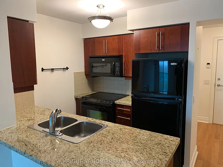 25 Greenview Ave #815 — Photo 3
