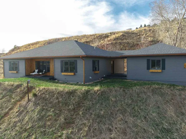 1822 Roundup Cir, Spearfish, SD 57783