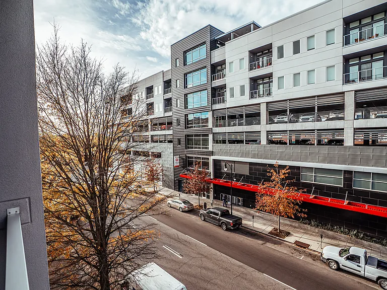 20 Midtown — Photo 27