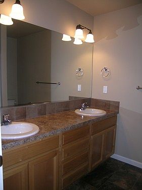 4th image of 9517 NE 73rd St