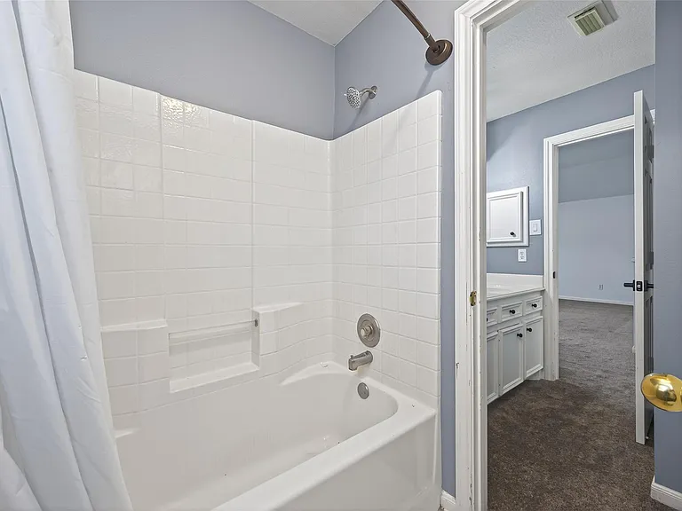 232 Doncaster St — Photo 40