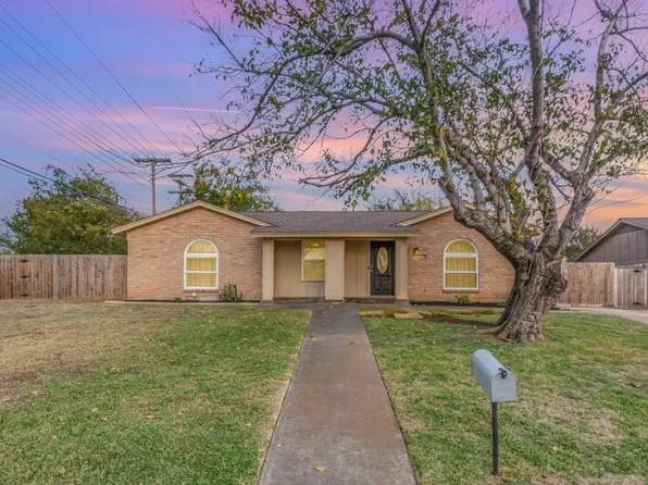 2704 Shady Grove Dr, Bedford, TX 76021