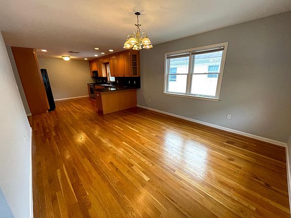 4th image of 31 Washington Ave N #2