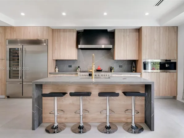 7553 W Treasure Dr, North Bay Village, FL 33141