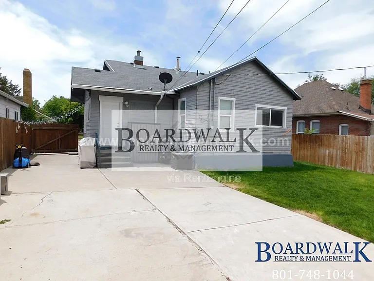 657 E Warnock Ave — Photo 4