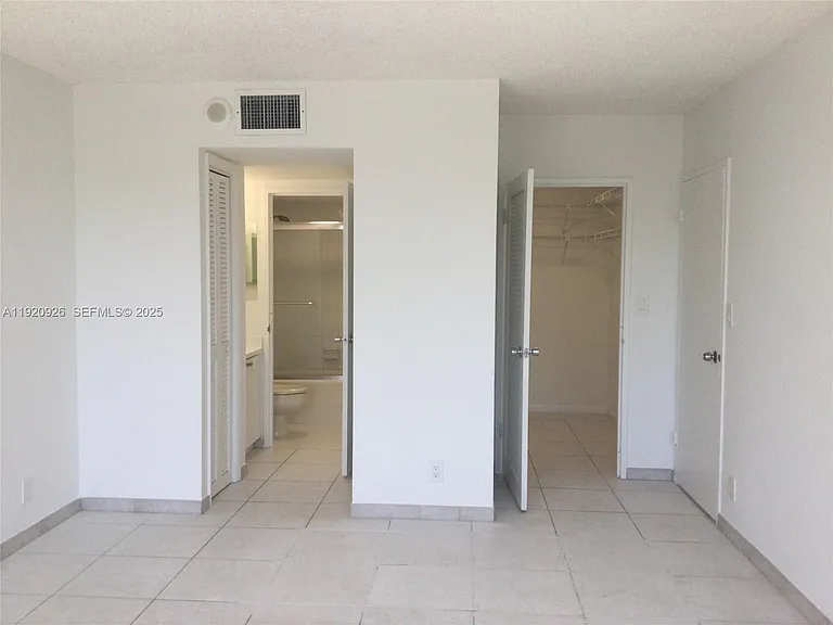 500 Three Islands Blvd #M16 — Photo 5