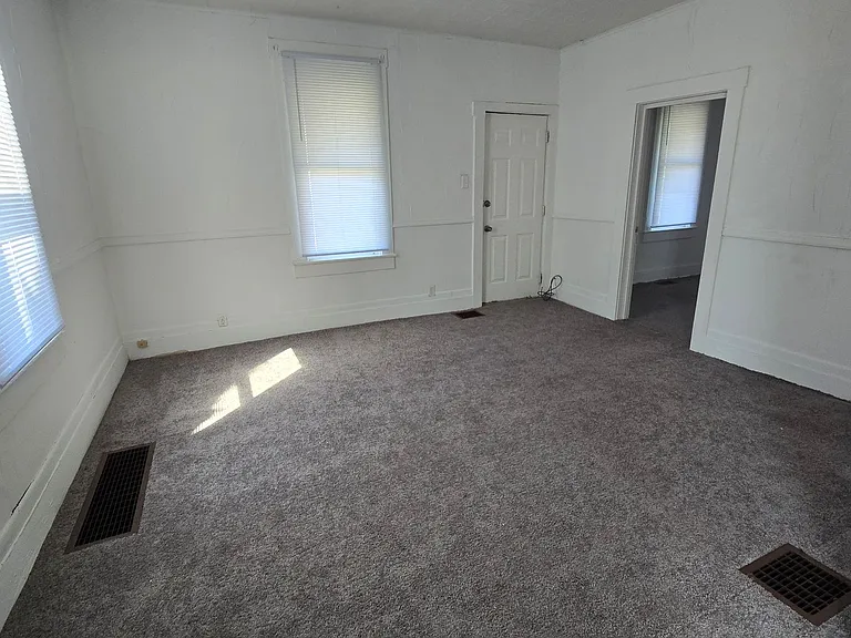 711 W Centennial Ave — Photo 2