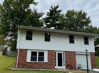 1018 Trianon Ln, Ballwin, MO