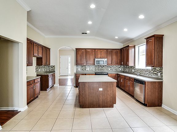 3rd image of 1084 Chatham Break St