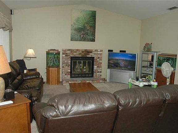 3rd image of 908 Towse Pl