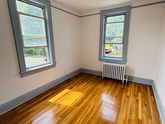 4th image of 17 Clement St