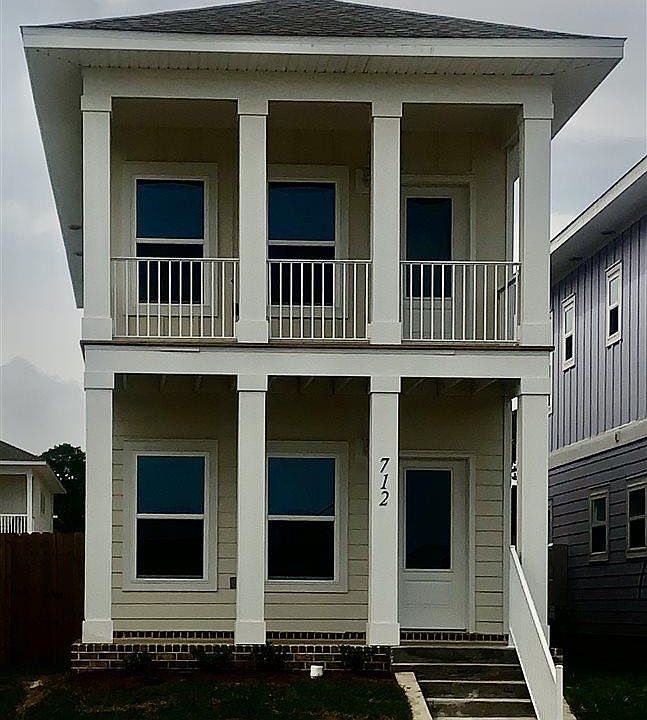 1st image of 805 W Zarragossa