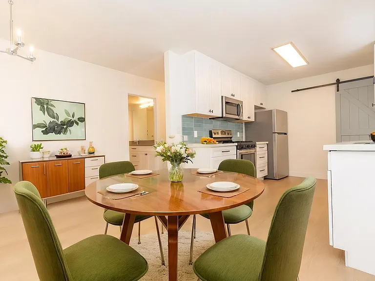 Remodeled 2 Bedroom/ 1 Bath Apartment Near Strand Beach In Oceanside! Deposit $1500! — Photo 2