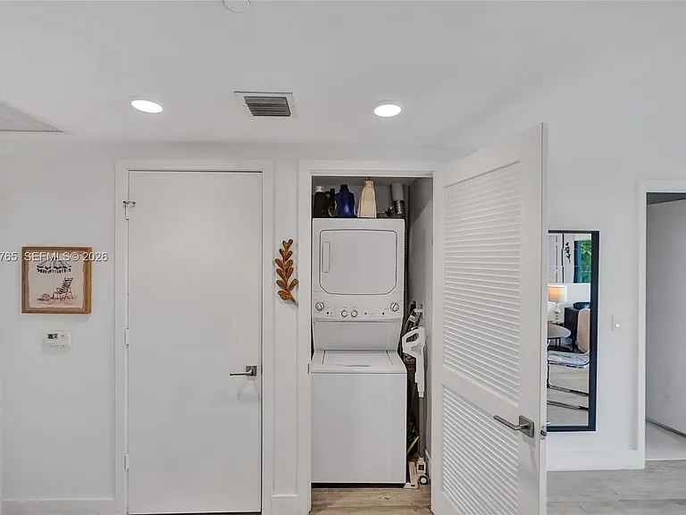 121 NE 34th St #910 — Photo 39