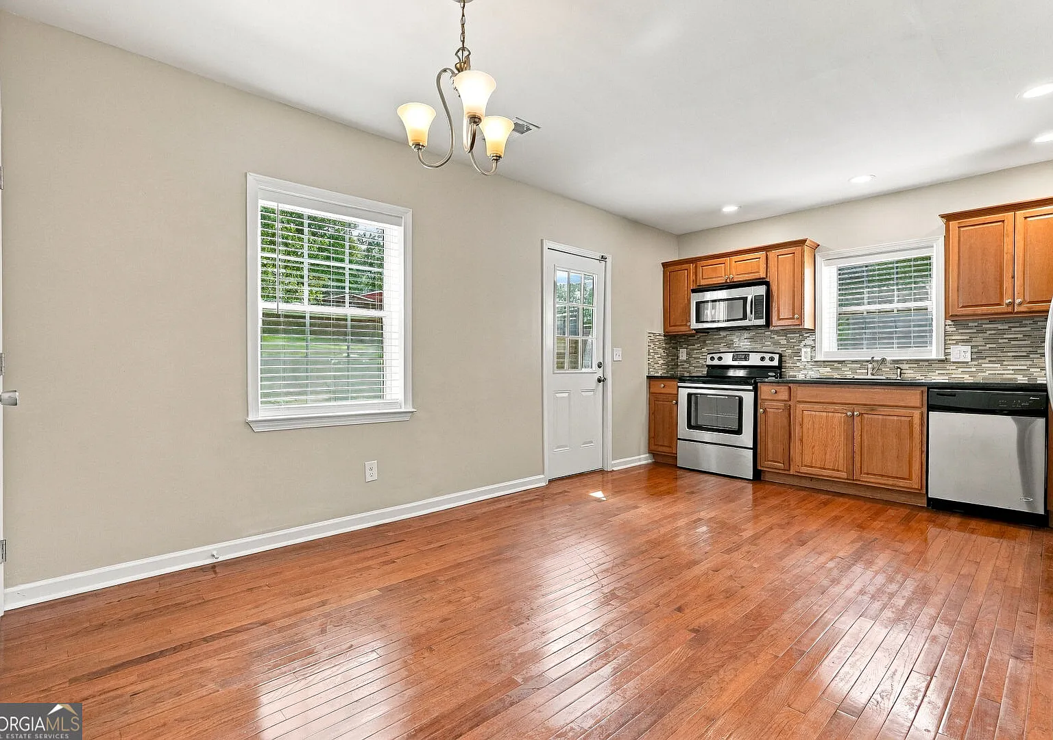 3 bed, 2.0 bath, $2,300 — Photo 4