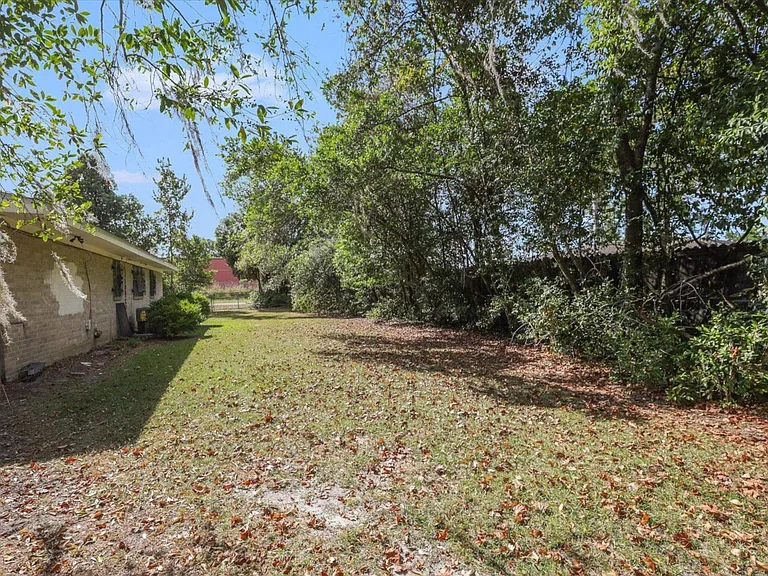 2352 Yorkshire Dr — Photo 20