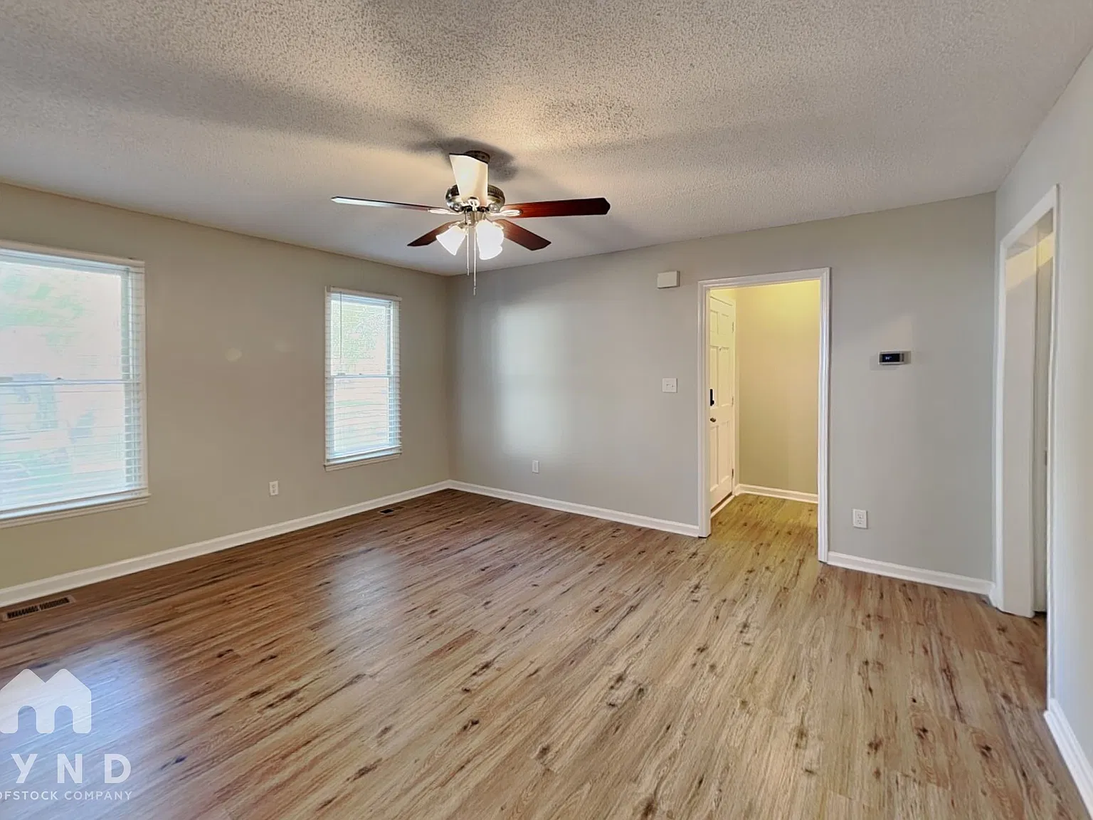 3 bed, 2.5 bath, 1222 sqft, $2,015 — Photo 4