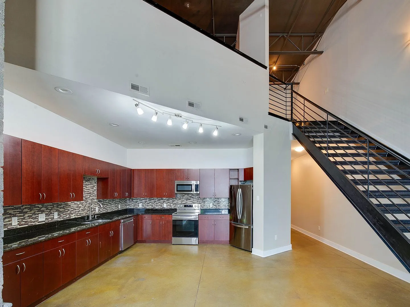 Cool and modern urban loft in Uptown Charlotte! — Photo 4