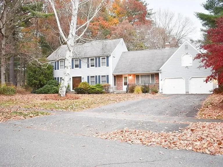 6 Stonegate Cir — Photo 1