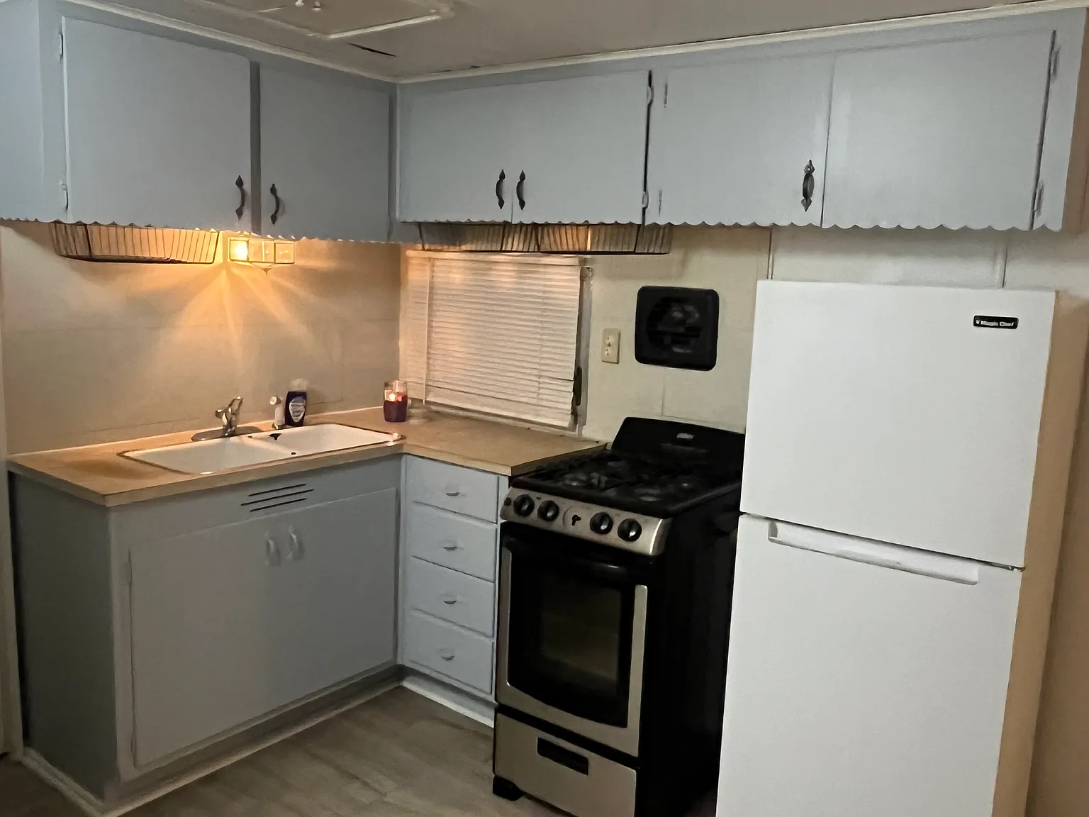 207 Moore Ave — Photo 4