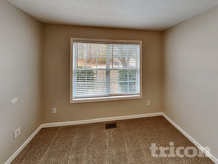 66 Justin Dr — Photo 9