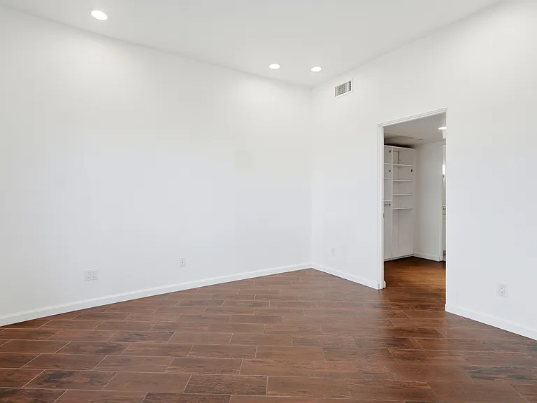 329 Kilkenny Dr — Photo 11