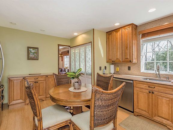 5th image of 48 Richie Ct N
