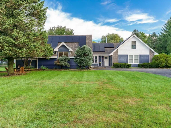 7248 Burr Oak Rd, Roscoe, IL 61073
