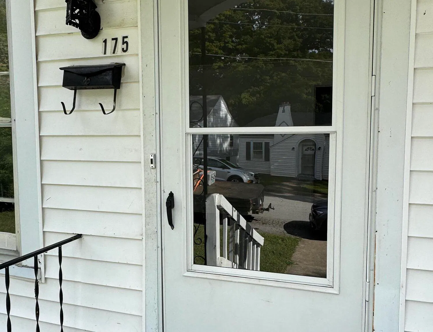 2 bed, 1.0 bath, 1044 sqft, $1,200 — Photo 2