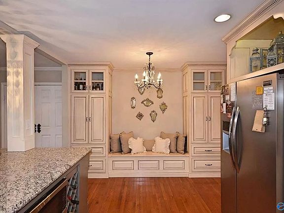 4th image of 2719 Thornton Cir SW