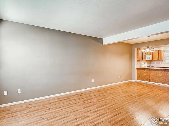 Living room/dining room