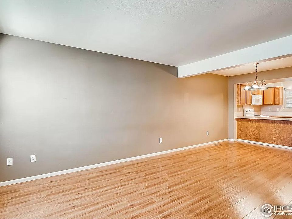 Living room/dining room