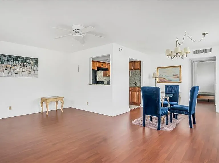 703 Brittany Park #O — Photo 3