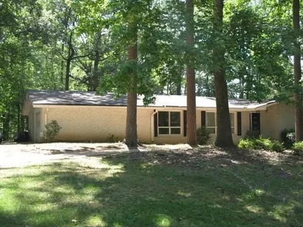 3332 Saint John Dr, East Pt, GA 30344