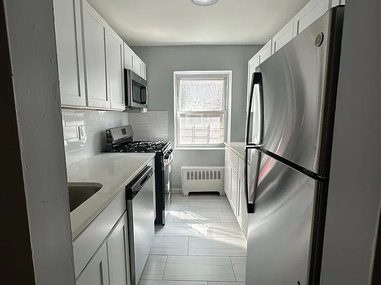 Waterfront Oasis: Luxe Living on Boulevard East, West New York, NJ — Photo 10
