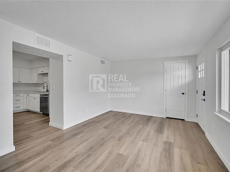 41 University Dr — Photo 4