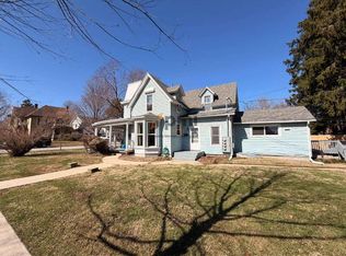 302 Lafayette St APT 1, Valparaiso, IN 46383