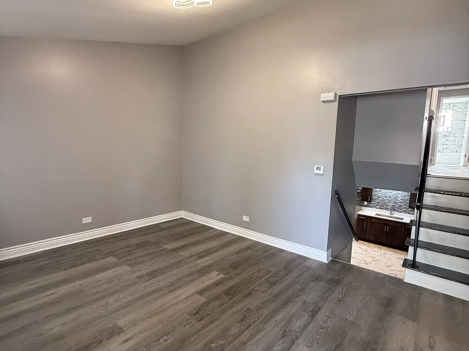 3 bed, 1.5 bath, 1100 sqft, $2,500 — Photo 2